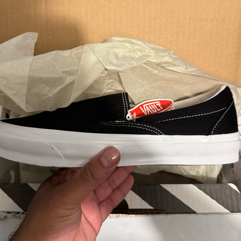 COPY - Vans Lx. Black and White.